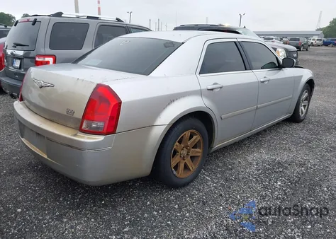 2005 Chrysler 300 Touring из США, поврежденный, VIN 2C3JA53G35H556513